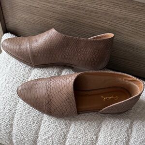 Qupid Brown Textured Loafers by